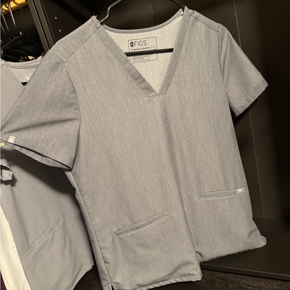 Figs graphite Gray V-Neck Scrub Top casma
